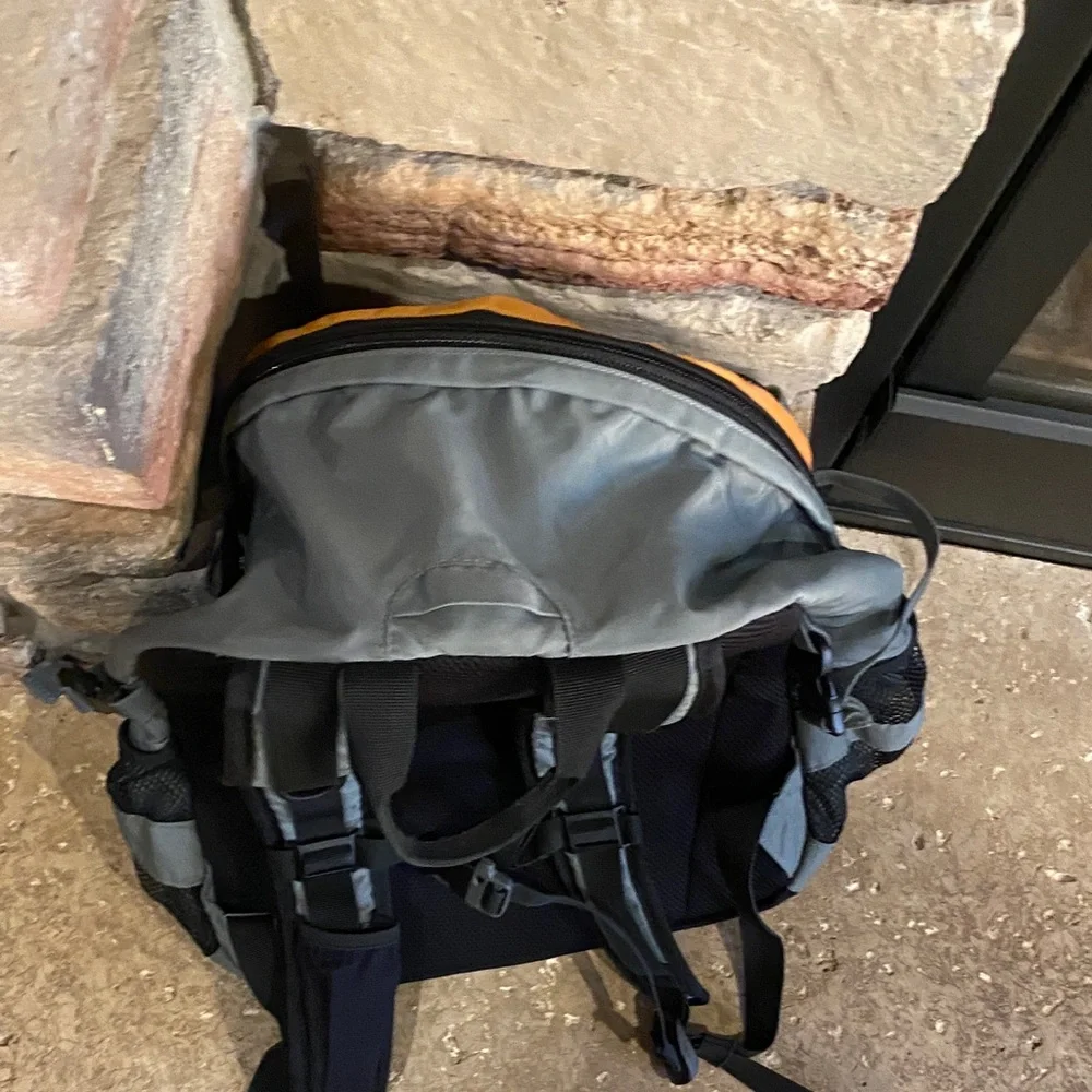 Eddie Bauer Trailhead 25L Backpack  Excellent Condition